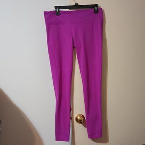 EUC ~ Under Armour Fitted All-Season Magenta Colored Leggings (Size: Large)